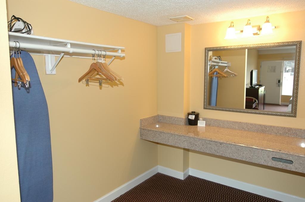 Motel Ambassadors & Virginia Beach