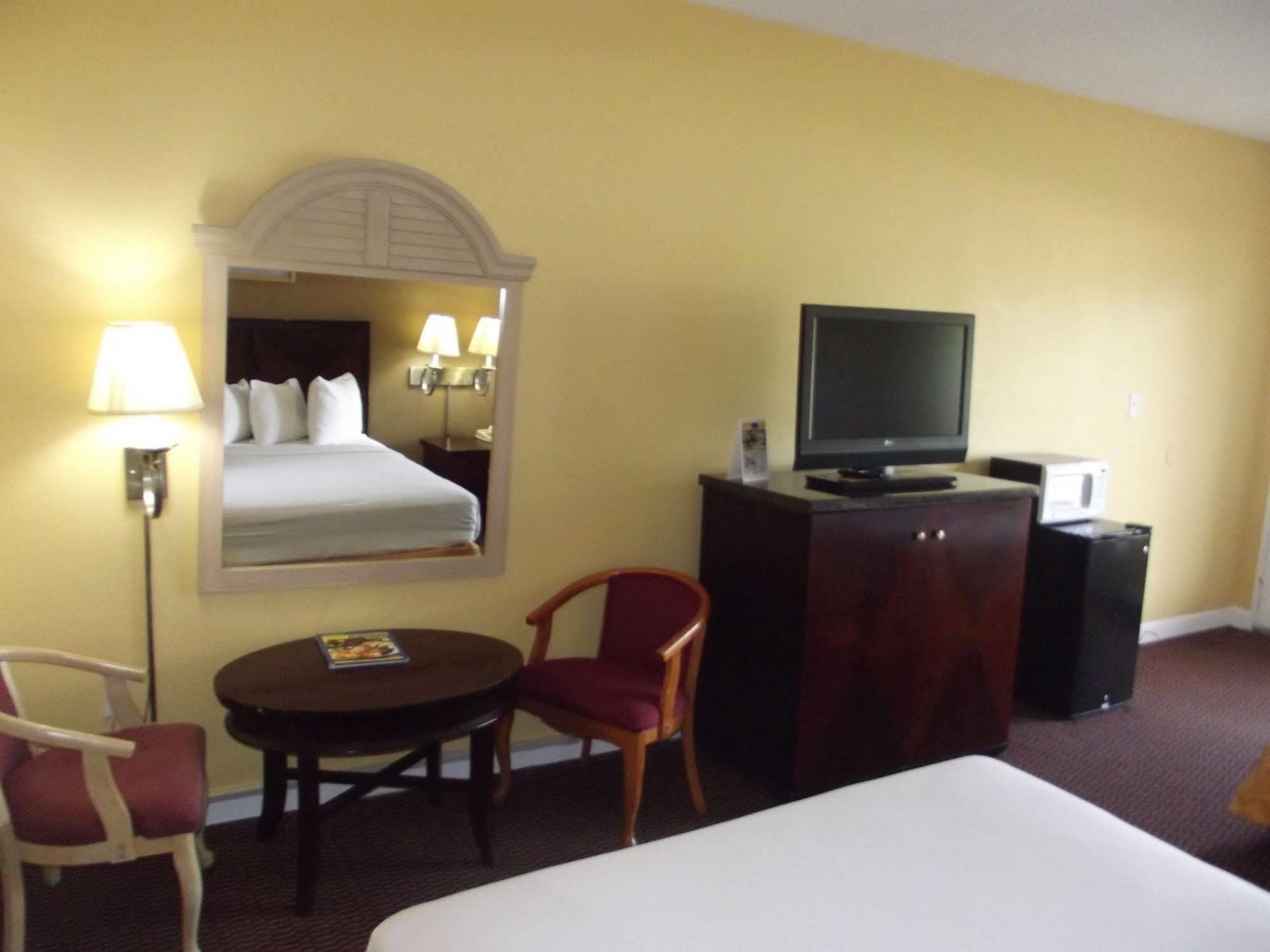 Ambassadors & Motel 2*