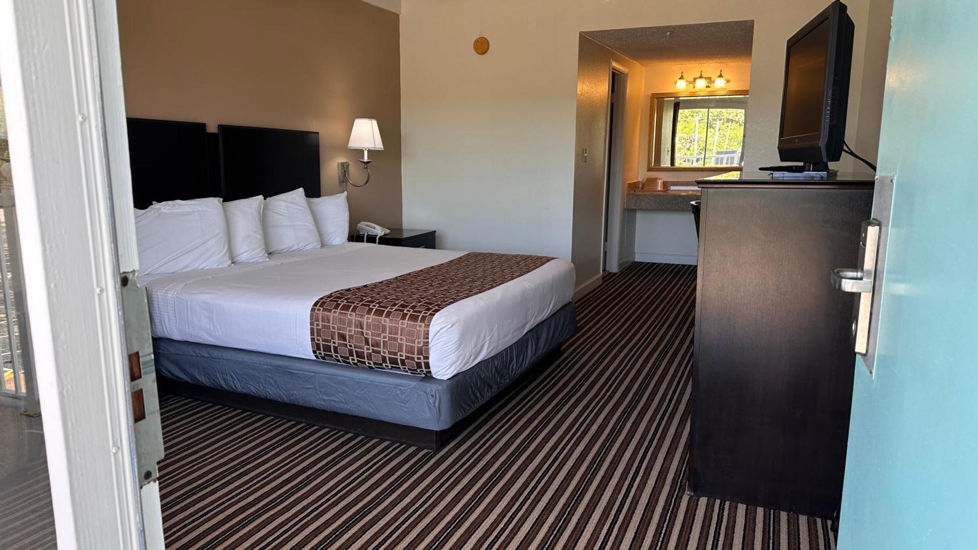 Ambassadors & Motel 2*