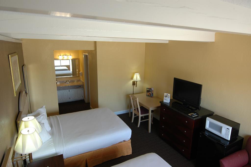 Ambassadors & Motel 2*