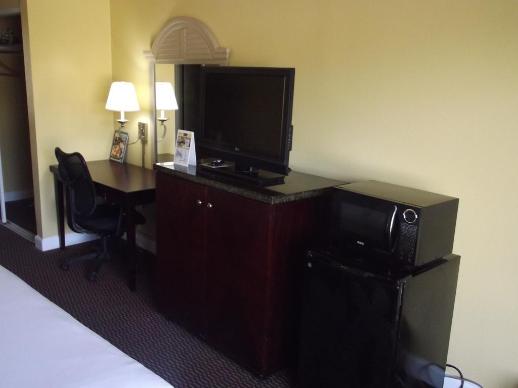 Motel Ambassadors &