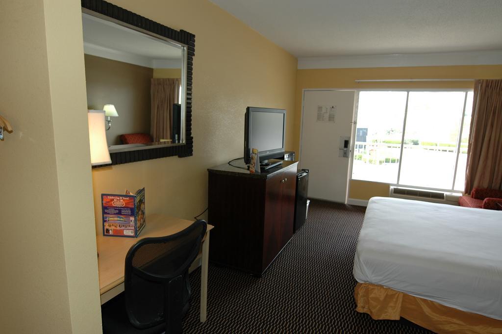Ambassadors & Motel