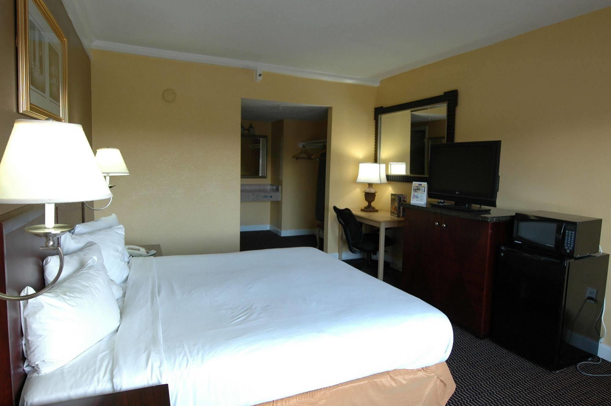 Ambassadors & Motel 2*