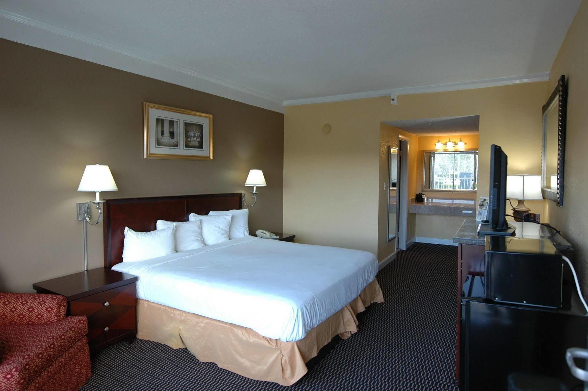 Motel Ambassadors & Virginia Beach