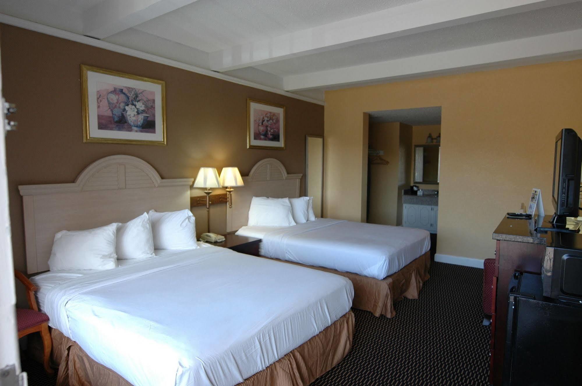 Ambassadors & Motel 2*