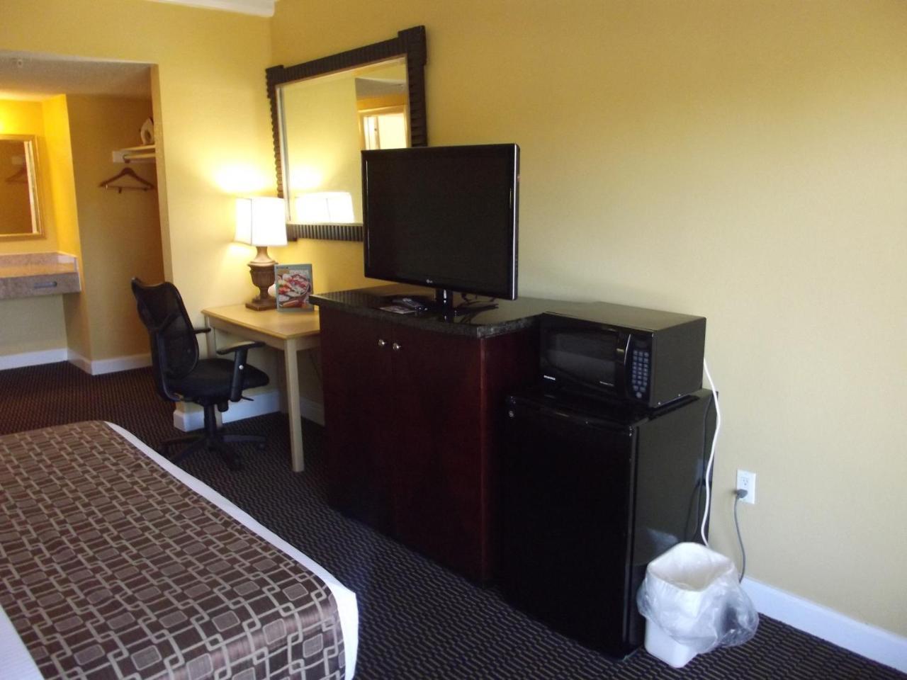 Motel Ambassadors &